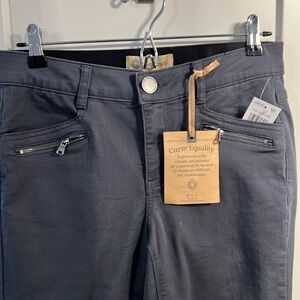 Democracy gray NWT skinny crop jeans